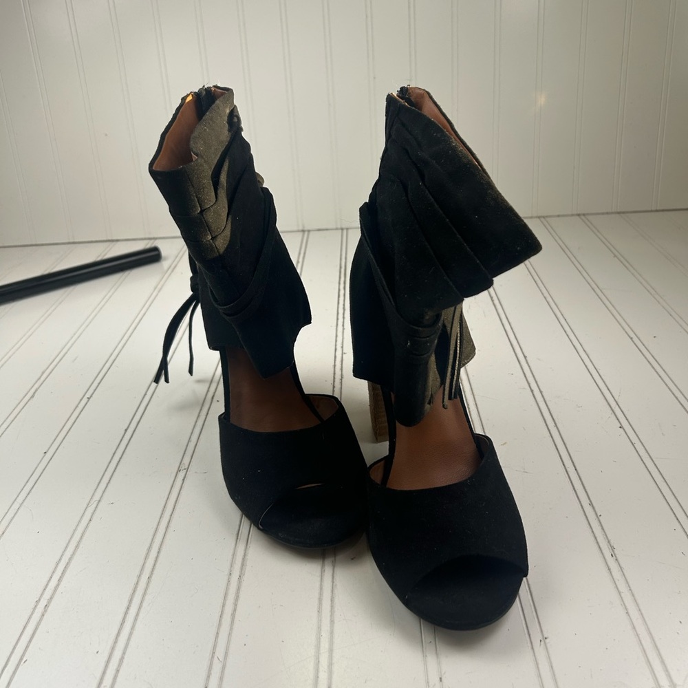 Dolce by Mojo Moxy Black Suede Peep Toe Ankle Tassel Block Heels Women Size 8.5 - Picture 10 of 12
